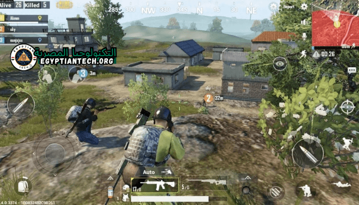 لقطة شاشة للعبة PUBG Mobile على الكمبيوتر الشخصي، تظهر لاعبين منخرطين في مباراة معركة ملكية مثيرة برسومات مفصلة