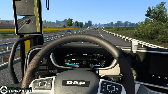 لعبة Euro Truck Simulator 2 تعرض شاحنة تتجول على طريق متعرج وسط مناظر ريفية جميلة