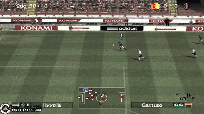 لقطة شاشة من لعبة PES 2006 تعرض مباراة كرة قدم ديناميكية مع لاعبين في الملعب الأخضر النابض بالحياة